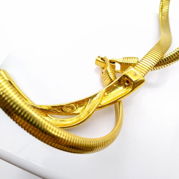 Neutral Chic Trifari Omega Necklace, Vintage Gold Tone Choker with Beige Enamel - Picture 4 of 4